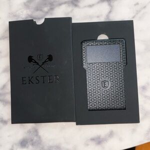 Ekster Wallet Tracker